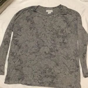 Grey long sleeve shirt